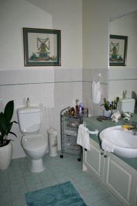 bathroom image